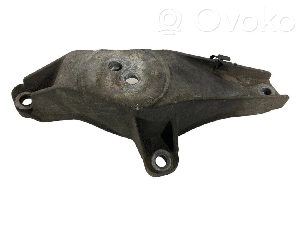 Engine mounting bracket