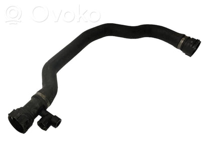 Caurulīte (-es) / šļūtene (-es)