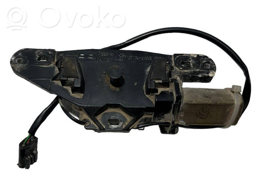 Aizmugurējā pārsega slēdzene