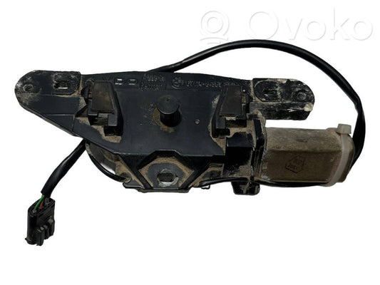 Aizmugurējā pārsega slēdzene