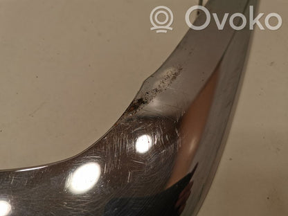 Priekšpusē dekoratīva bampera uzlikas