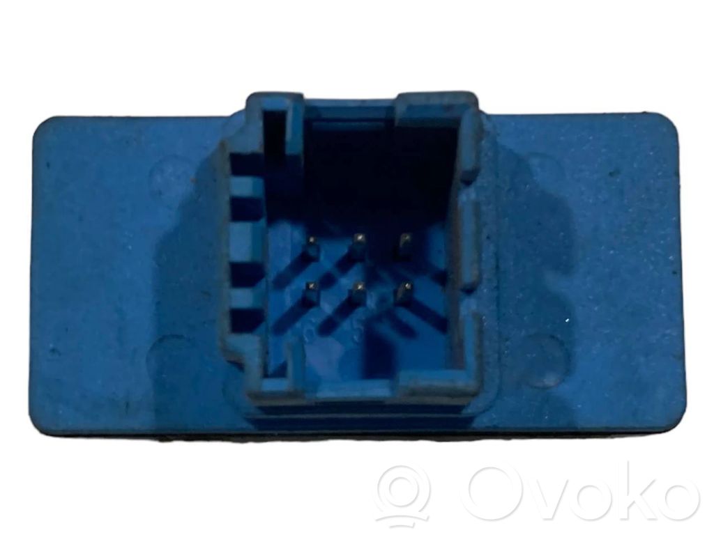 Pretslīdes (ASR) slēdzis