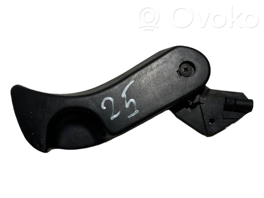 Dzinēja pārsega attaisīšanas rokturītis