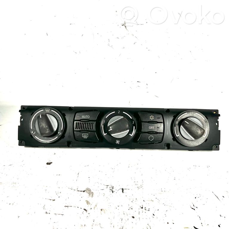 Air conditioning / climate control / interior heating control unit (in the passenger compartment)