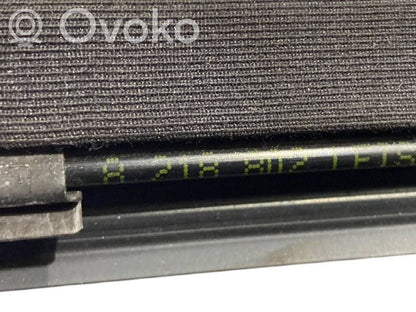 Apšuvums aizmugurējām durvīm