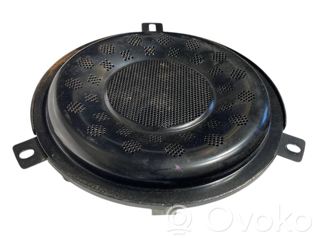 Skaļrunis (-i) pakaļējās durvīs