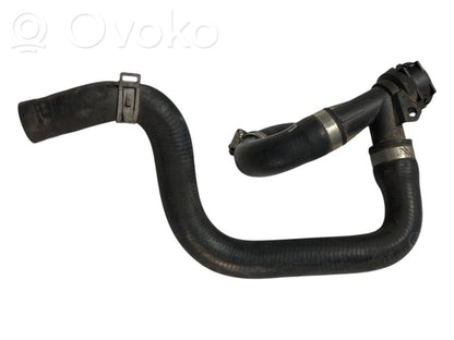 Caurulīte (-es) / šļūtene (-es)