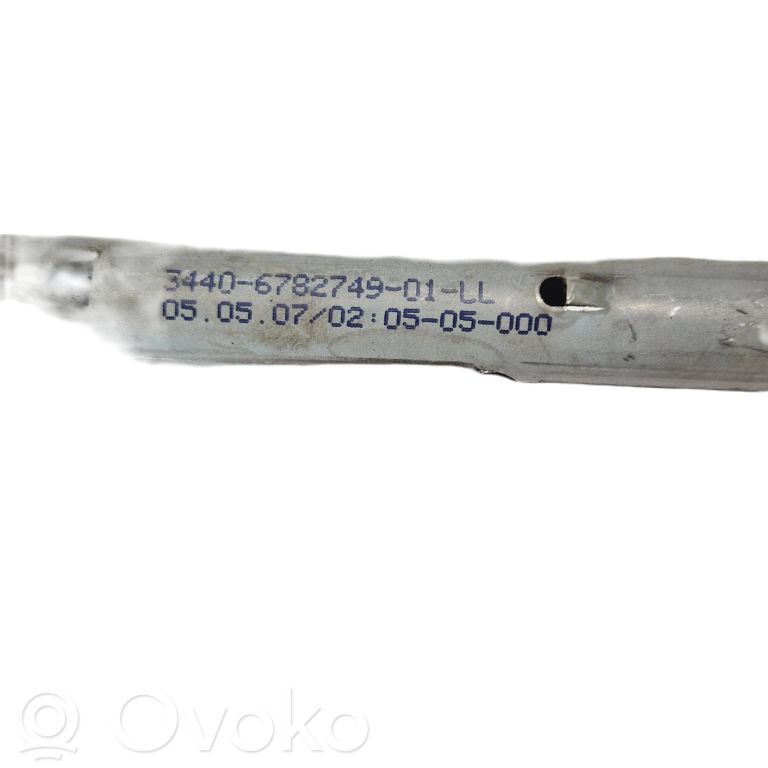 Rokas bremzes mehānisms (salonā)