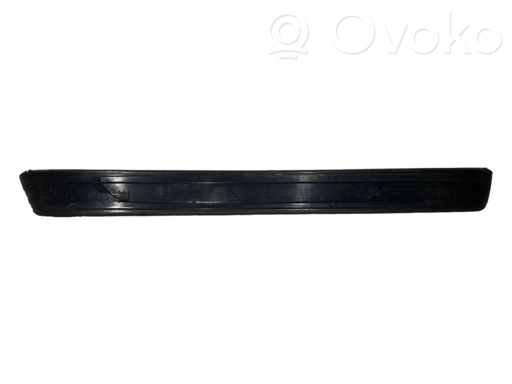 Priekšējā sliekšņa dekoratīvā apdare (iekšējā)