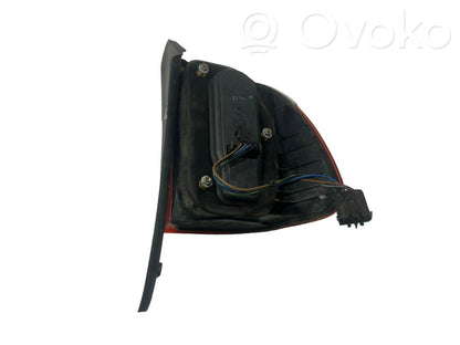 Задний фонарь в кузове