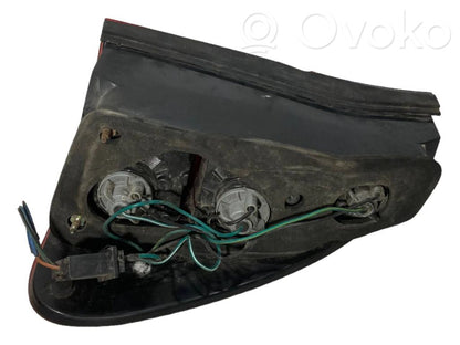 Aizmugurējais lukturis virsbūvē