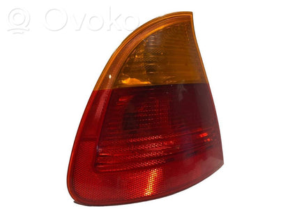 Aizmugurējais lukturis virsbūvē