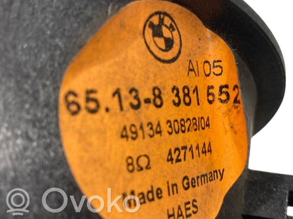 Skaļrunis (-i) pakaļējās durvīs