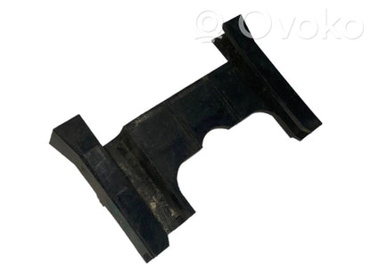 Rear bumper mounting bracket