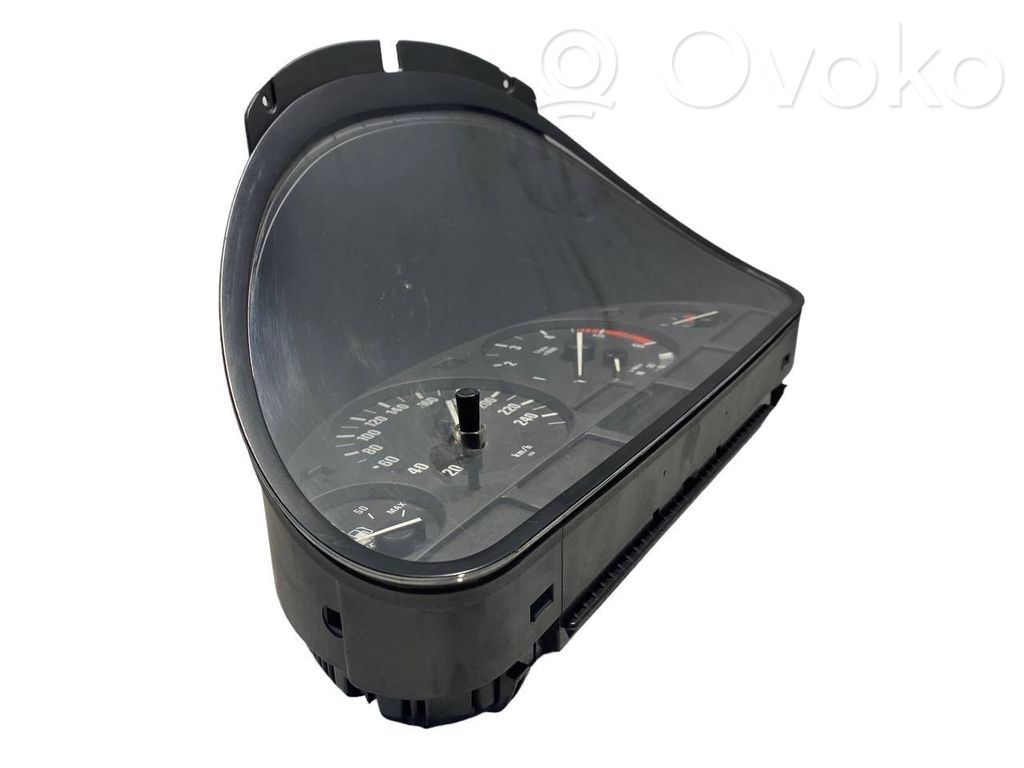 Speedometer (in the instrument panel)