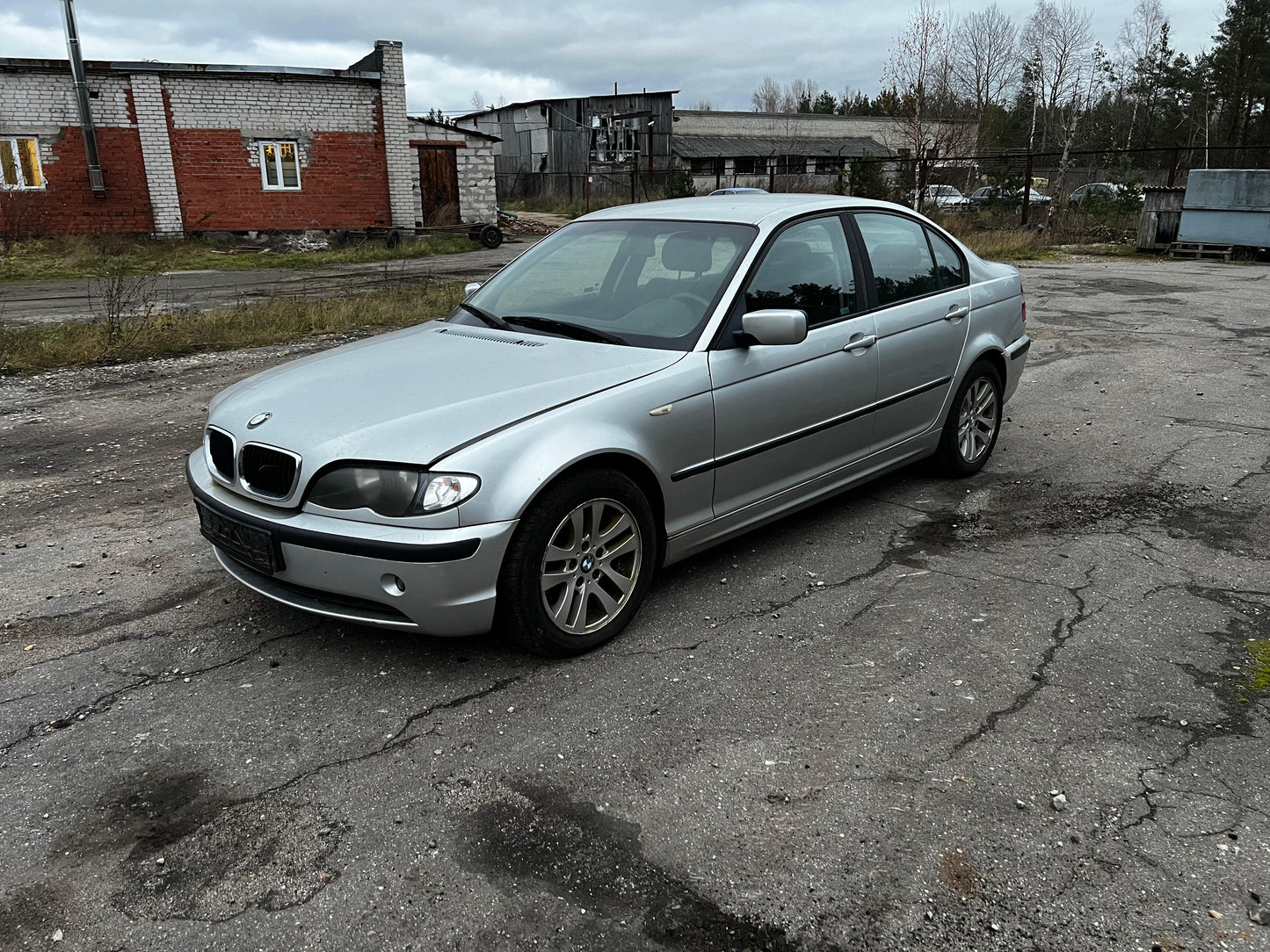 BMW 320 2002.G. rezerves daļas