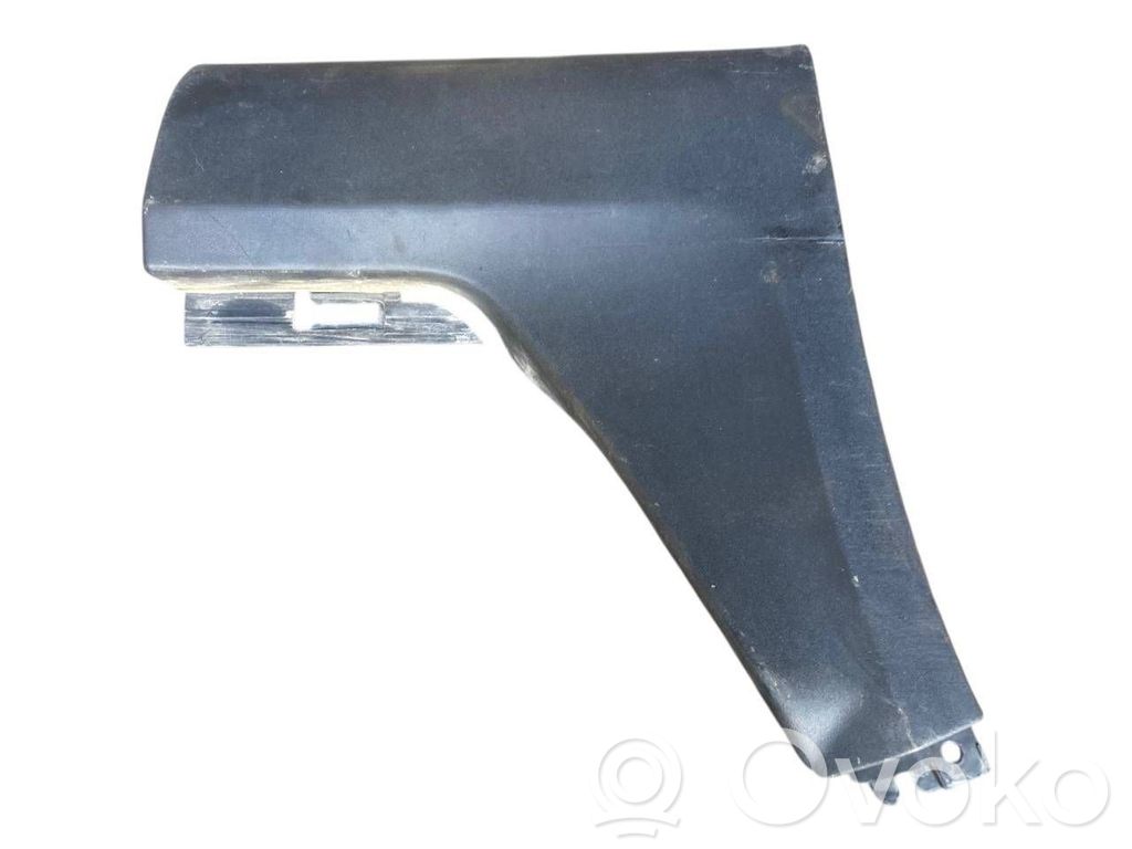 Aizmugurējā virsbūves sliekšņa dekoratīvā apdare