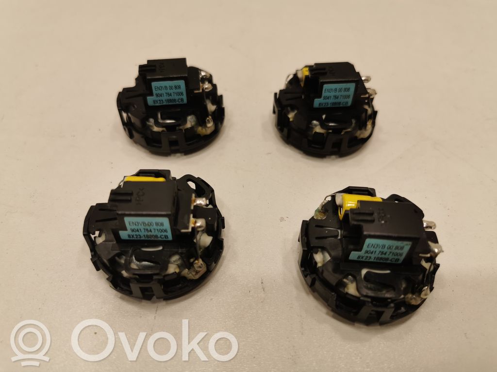 Динамик(и) в передней двери