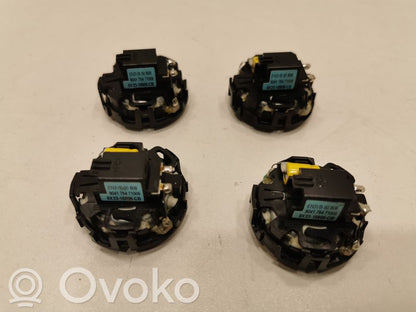 Динамик(и) в передней двери