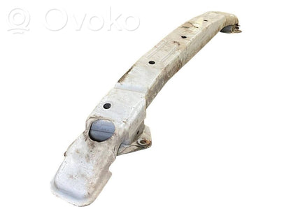 Priekšpusē bampera sija / balka