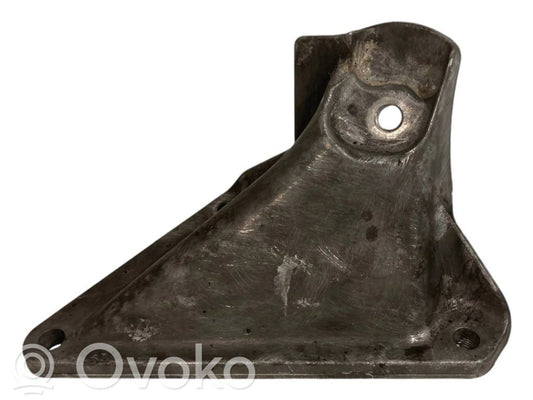 Engine mounting bracket