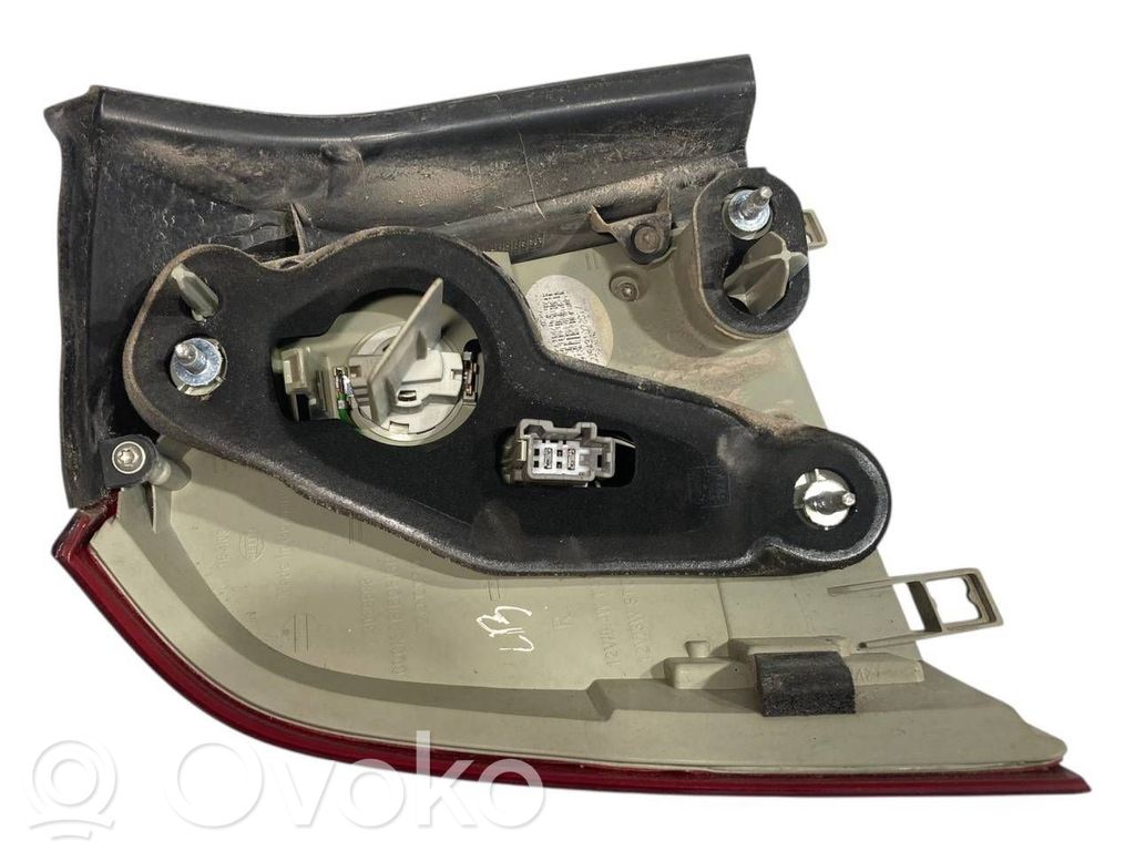 Задний фонарь в кузове