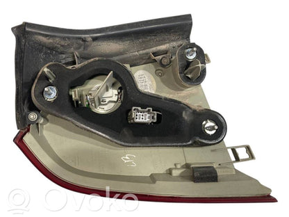 Задний фонарь в кузове