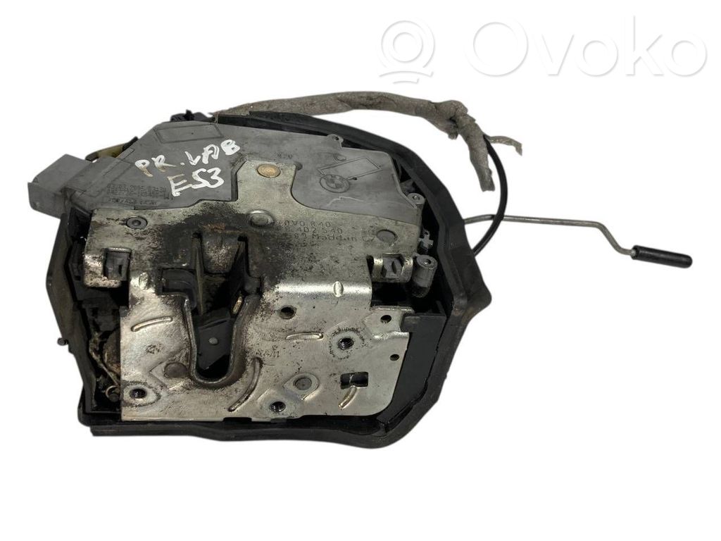 Priekšpusē slēdzene