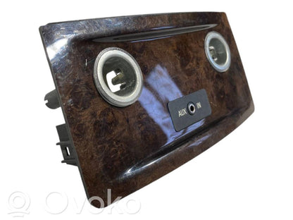 Aizmugurējā cigarešu aizdedzināmā dekoratīvā apdare