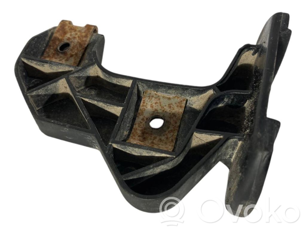 Priekšpusē bampera turētājs