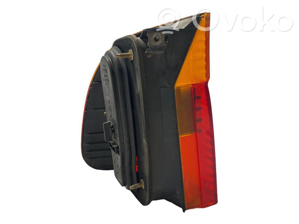 Aizmugurējais lukturis virsbūvē