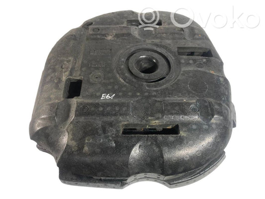 Rezerves riteņa nodalījuma dekoratīvā apdare