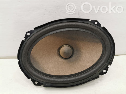 Динамик(и) в задней двери