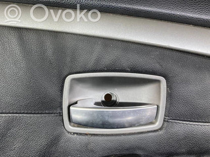 Priekšējo durvju apdare