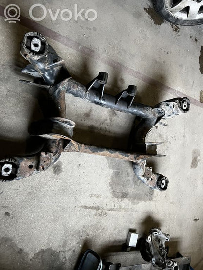 Pusrāmis aizmugurējais / priekšējais