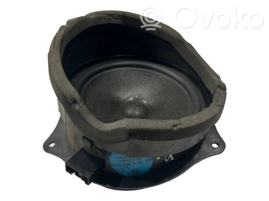 Speaker(s) in front door