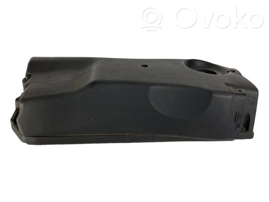 Dzinēja pārsegs (dekoratīva apdare)